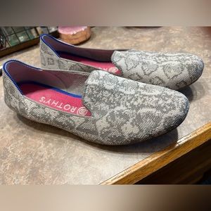 Rothy’s grey stone snake print loafer size 8.5